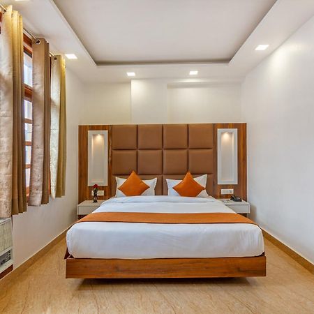 Rahul Palace By Golden Tree Near Metro Station And Ajmal Khan Market New Delhi Exterior foto