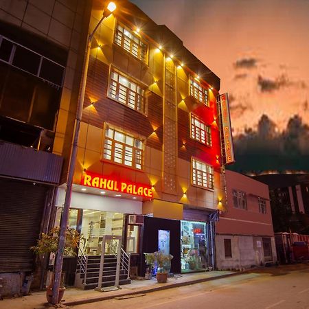 Rahul Palace By Golden Tree Near Metro Station And Ajmal Khan Market New Delhi Exterior foto