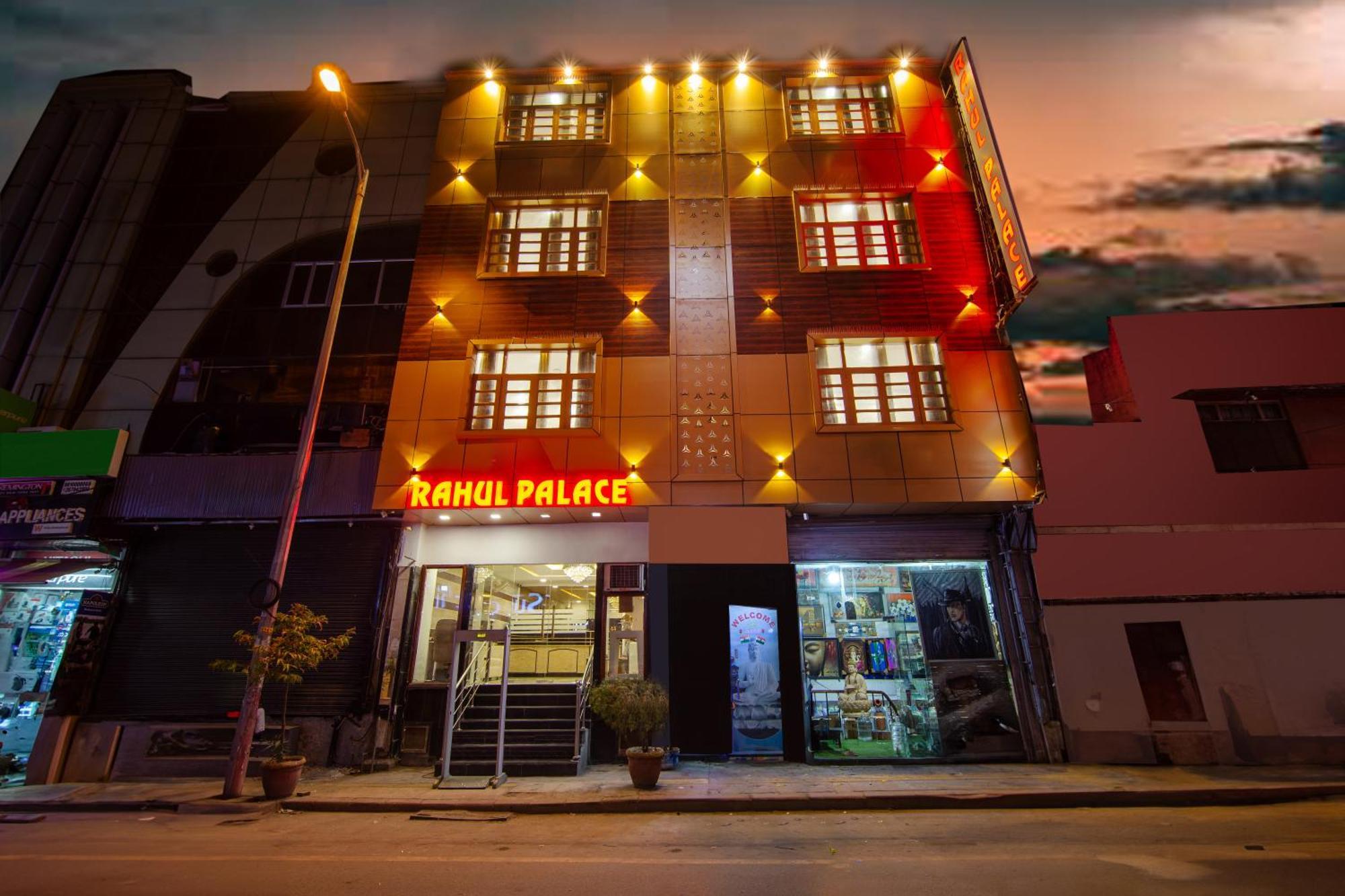 Rahul Palace By Golden Tree Near Metro Station And Ajmal Khan Market New Delhi Exterior foto
