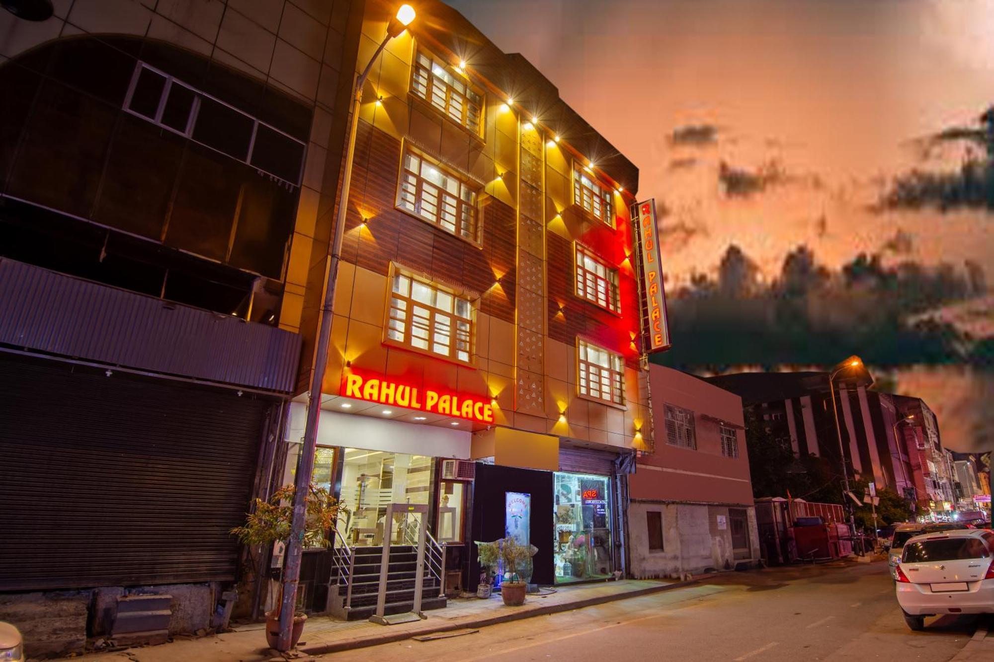 Rahul Palace By Golden Tree Near Metro Station And Ajmal Khan Market New Delhi Exterior foto