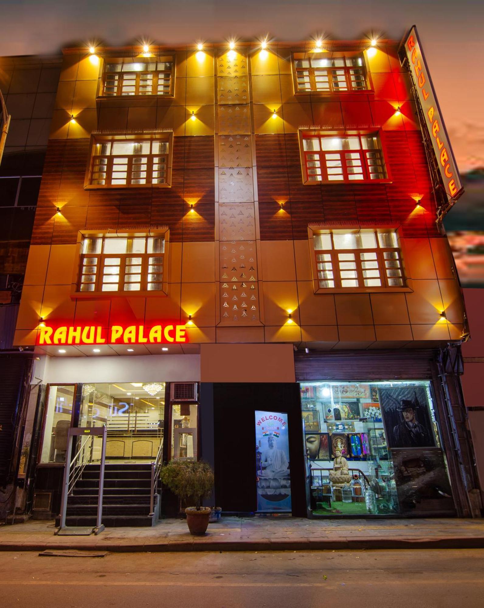 Rahul Palace By Golden Tree Near Metro Station And Ajmal Khan Market New Delhi Exterior foto