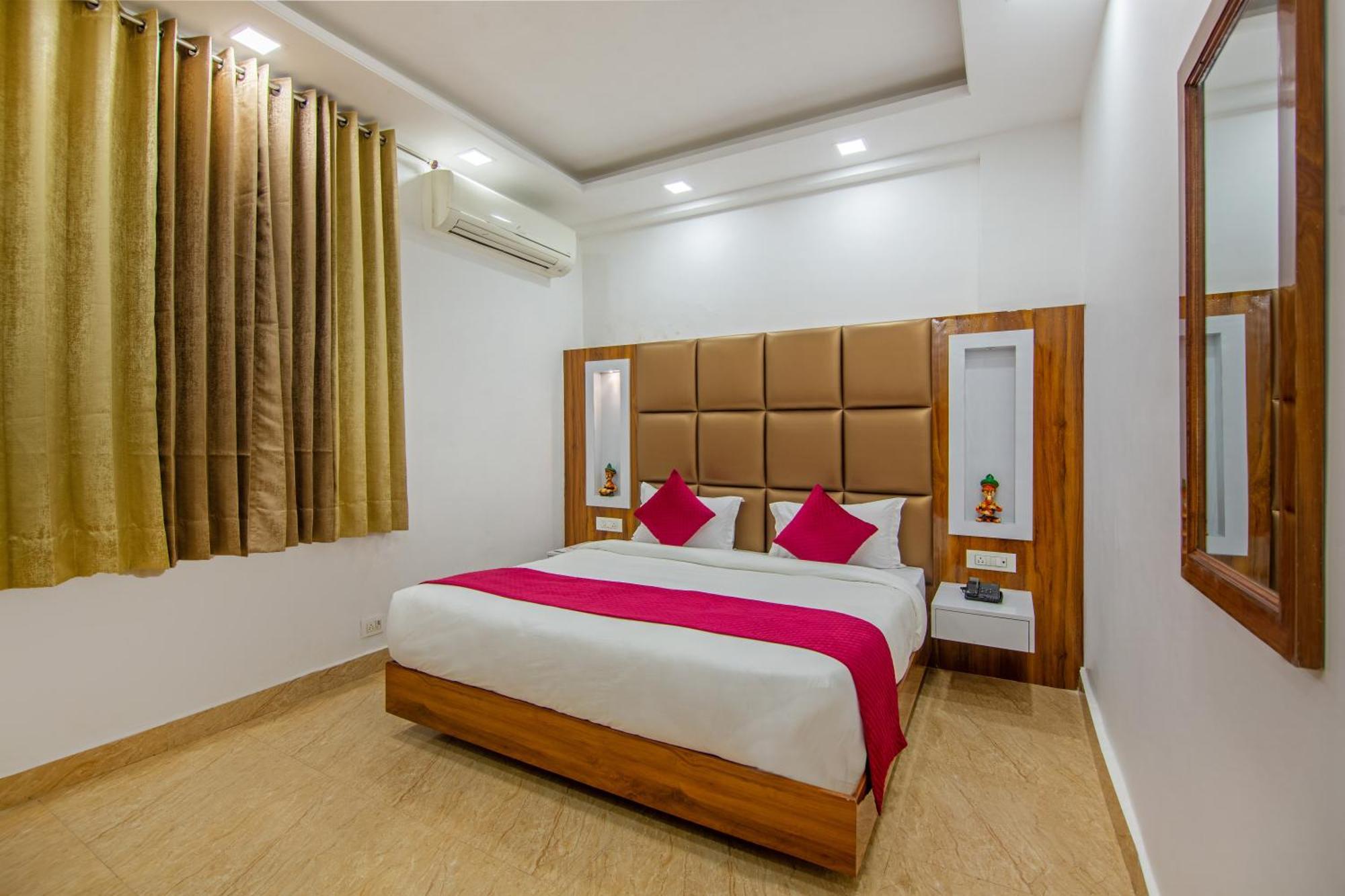 Rahul Palace By Golden Tree Near Metro Station And Ajmal Khan Market New Delhi Exterior foto