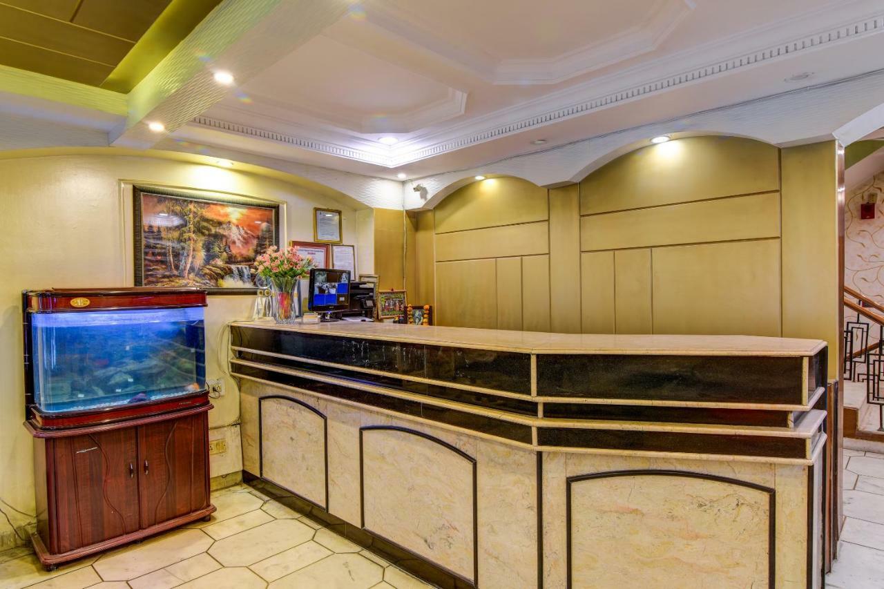 Rahul Palace By Golden Tree Near Metro Station And Ajmal Khan Market New Delhi Exterior foto