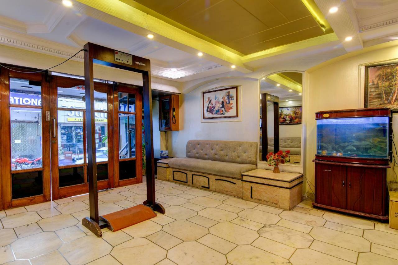 Rahul Palace By Golden Tree Near Metro Station And Ajmal Khan Market New Delhi Exterior foto