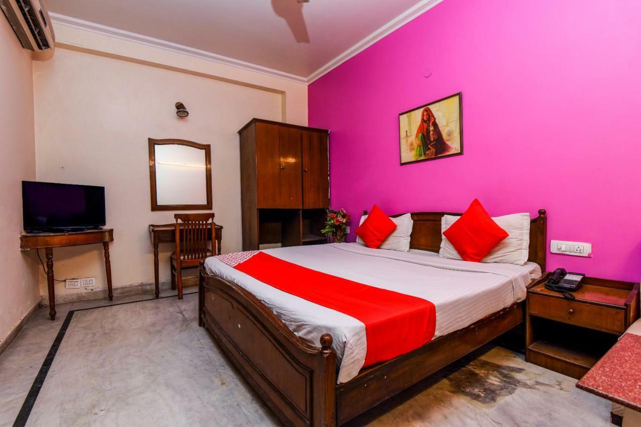 Rahul Palace By Golden Tree Near Metro Station And Ajmal Khan Market New Delhi Exterior foto