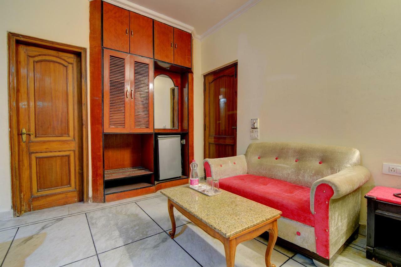 Rahul Palace By Golden Tree Near Metro Station And Ajmal Khan Market New Delhi Exterior foto