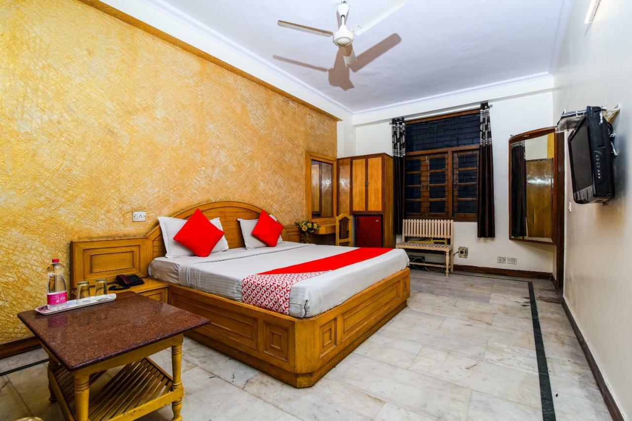 Rahul Palace By Golden Tree Near Metro Station And Ajmal Khan Market New Delhi Exterior foto