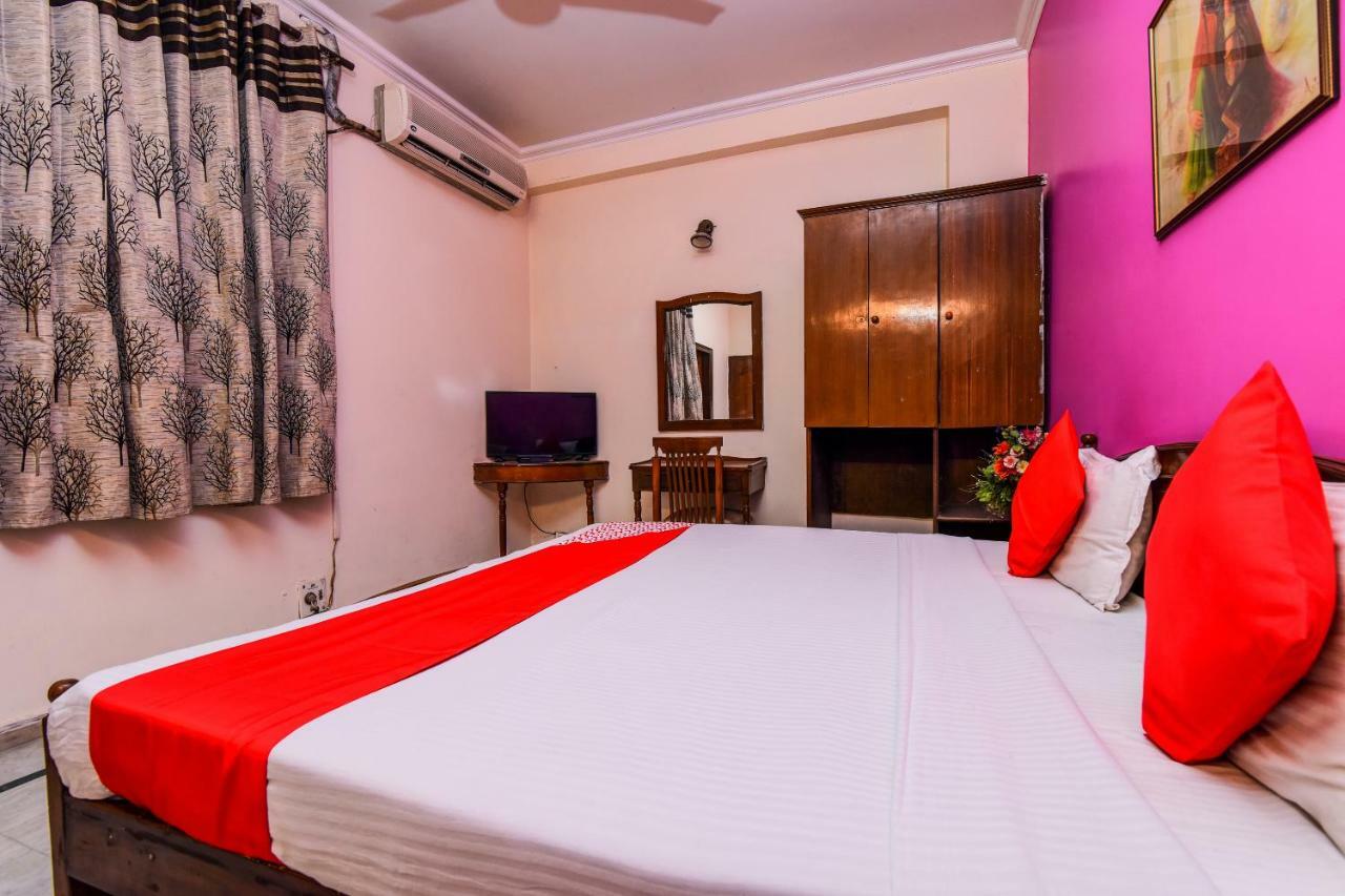Rahul Palace By Golden Tree Near Metro Station And Ajmal Khan Market New Delhi Exterior foto