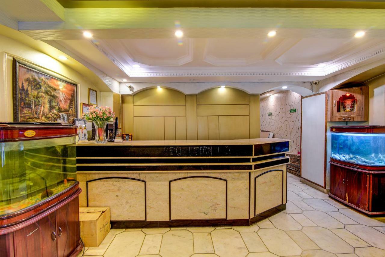 Rahul Palace By Golden Tree Near Metro Station And Ajmal Khan Market New Delhi Exterior foto