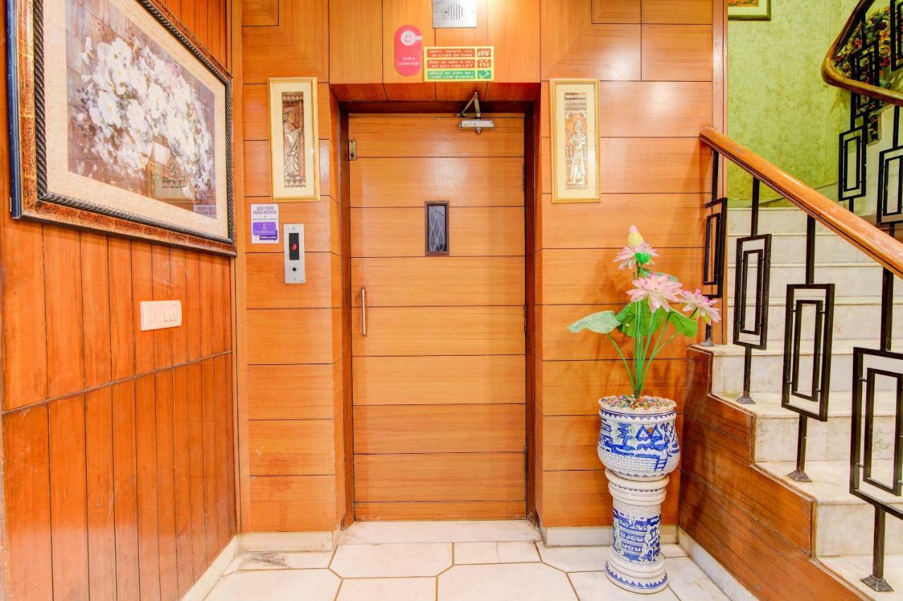 Rahul Palace By Golden Tree Near Metro Station And Ajmal Khan Market New Delhi Exterior foto