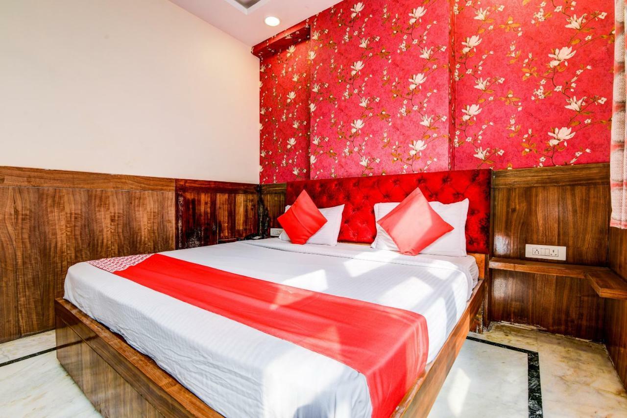Rahul Palace By Golden Tree Near Metro Station And Ajmal Khan Market New Delhi Exterior foto