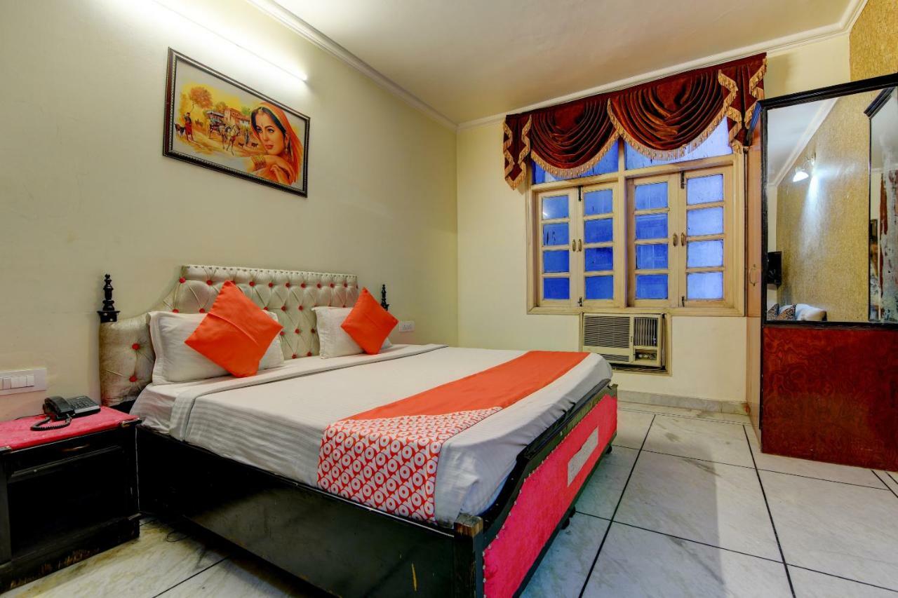 Rahul Palace By Golden Tree Near Metro Station And Ajmal Khan Market New Delhi Exterior foto