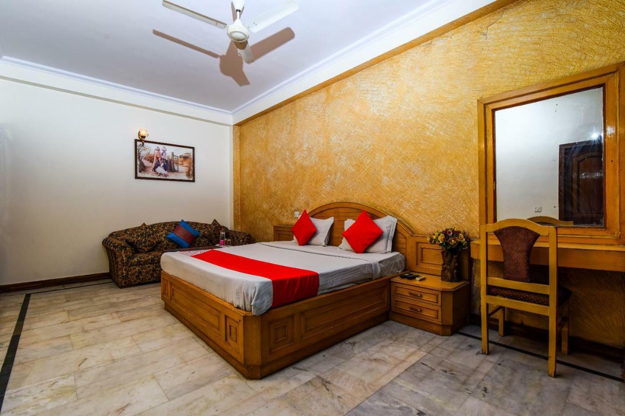 Rahul Palace By Golden Tree Near Metro Station And Ajmal Khan Market New Delhi Exterior foto