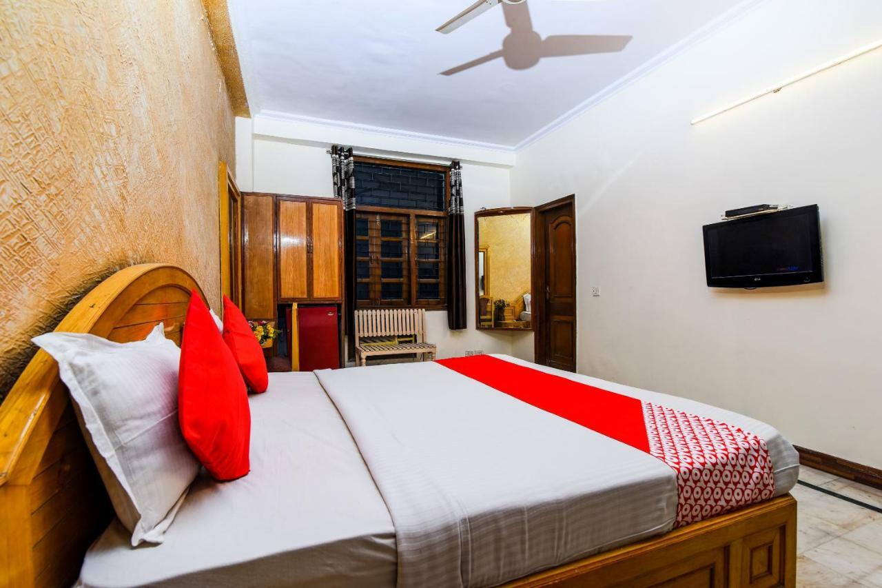 Rahul Palace By Golden Tree Near Metro Station And Ajmal Khan Market New Delhi Exterior foto